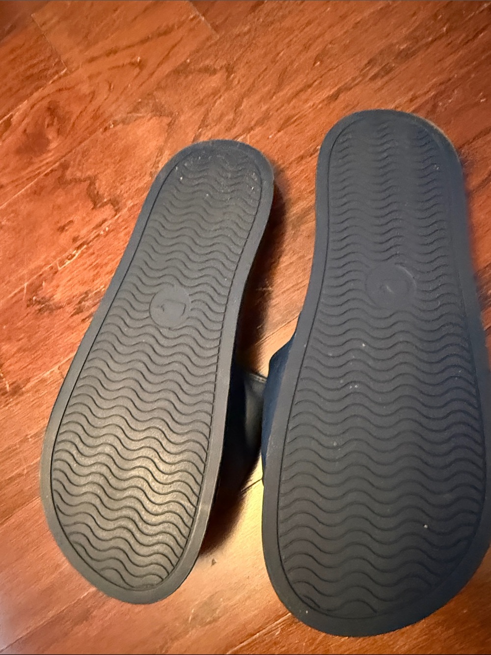 Vineyard Vines Navy Slide Sandals with White Whale Emblem - Picture 5 of 5